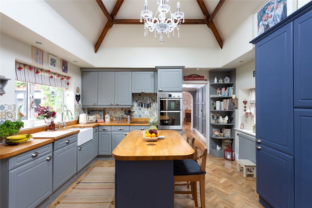 Property photo 2 of 23 Kitchen