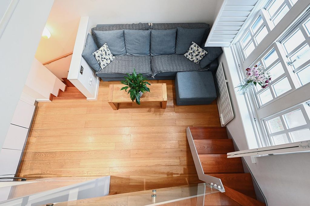 Property photo 2 of 22