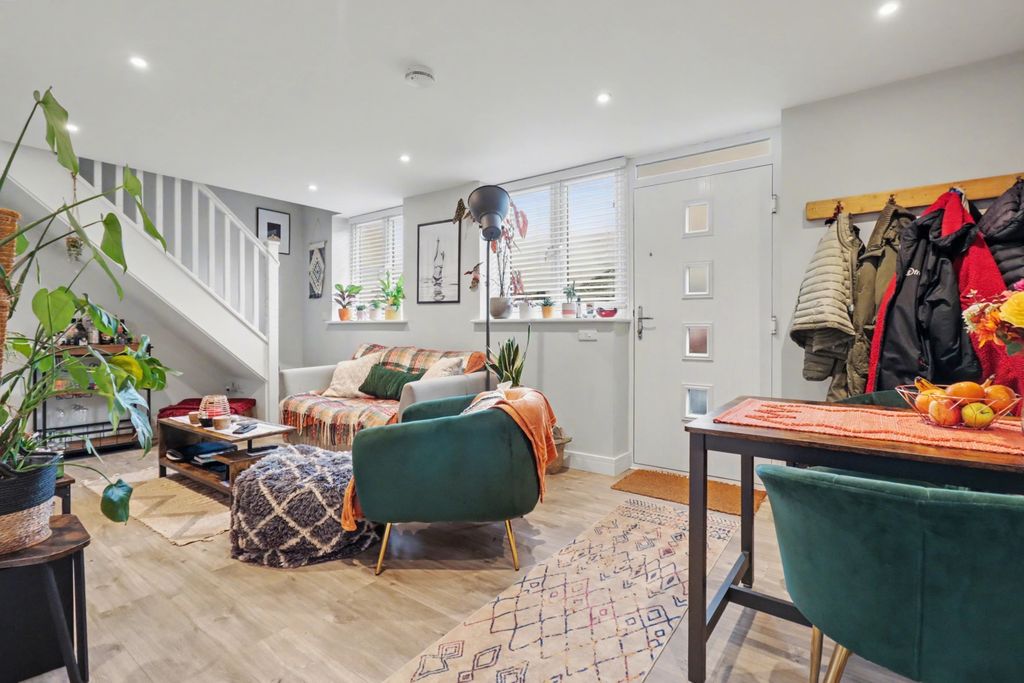 Property photo 2 of 11 Sitting Dining Room