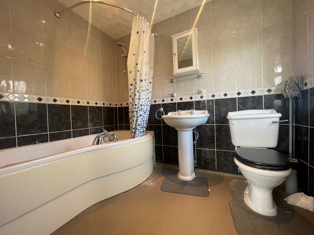 Property photo 2 of 6 2