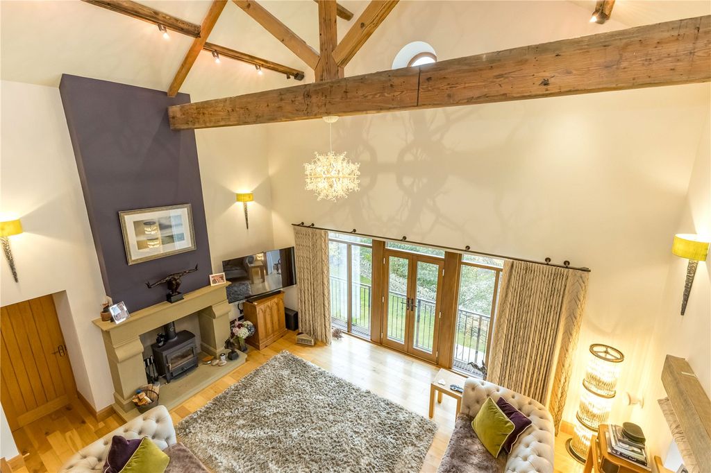 Property photo 2 of 46 Lounge