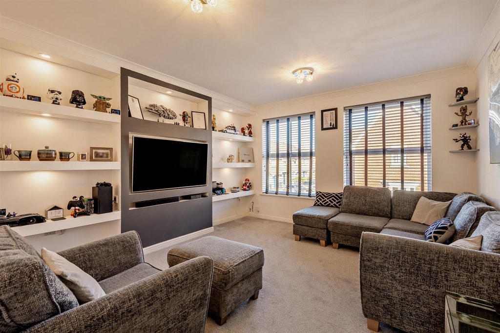 Property photo 2 of 20 8682846-Interior10-800.Jpg