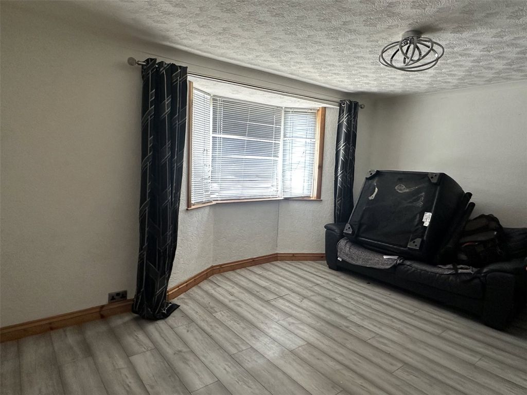 Property photo 3 of 5 Picture No. 05