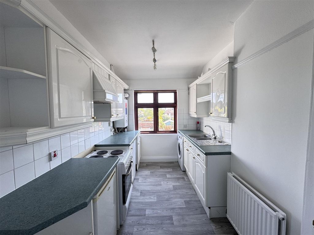 Property photo 2 of 7 Kitchen