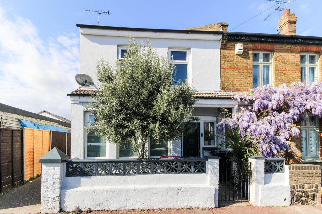 Property photo 1 of 17 Front (Exterior)