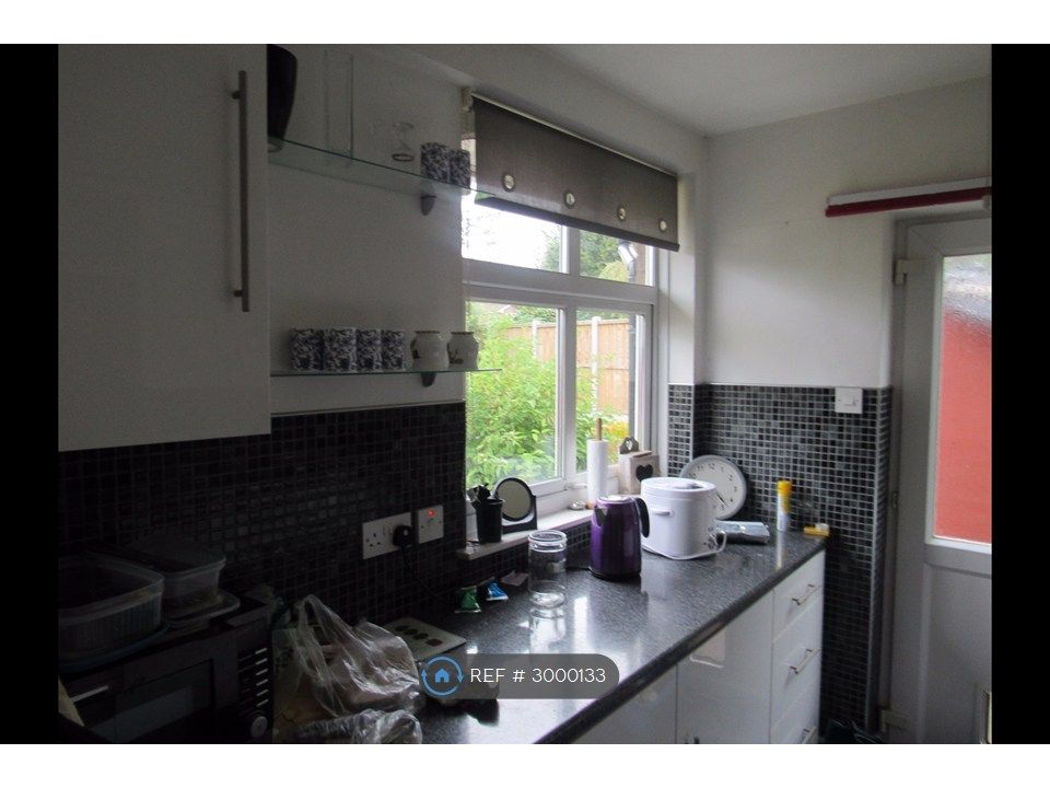 Property photo 2 of 5 Kitchen