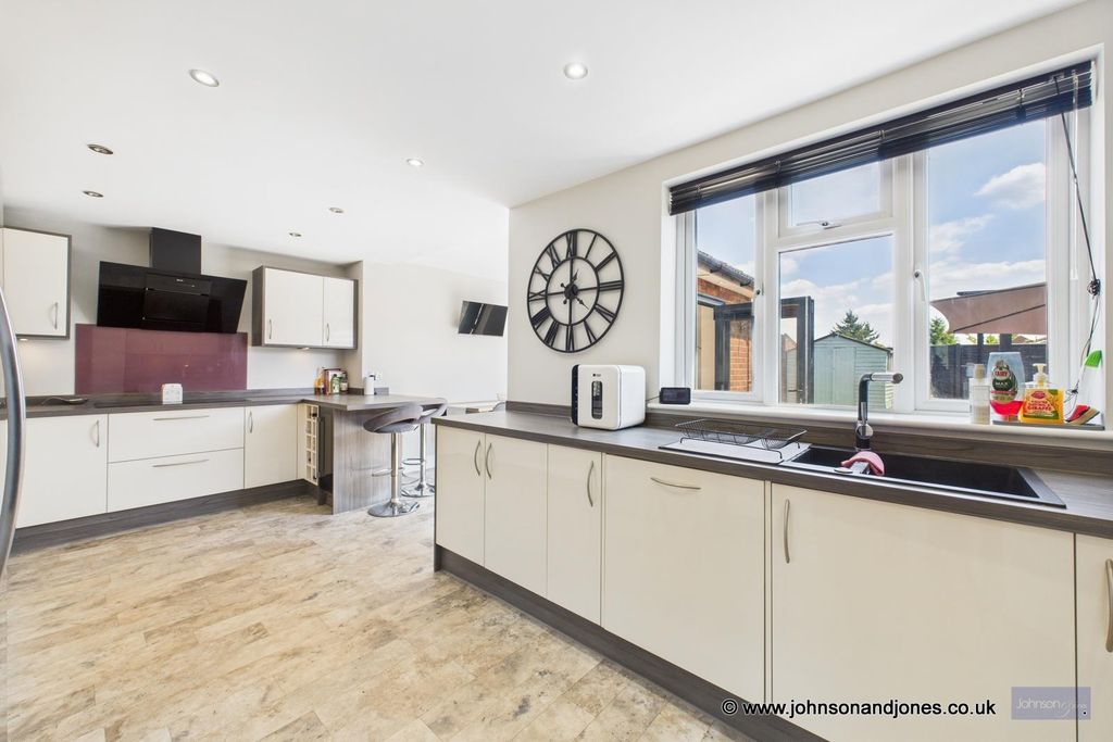 Property photo 3 of 25 3 Kitchen.Jpg