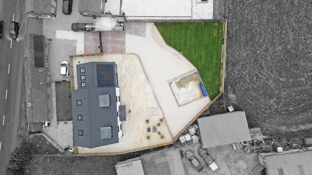 Property photo 2 of 52
