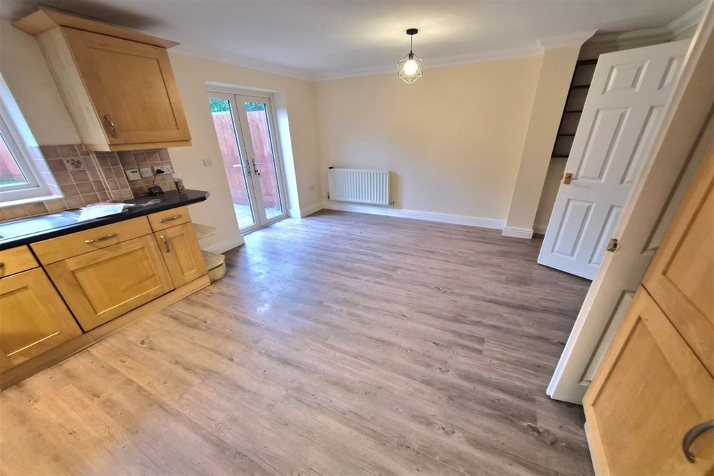 Property photo 3 of 10 Dining Area