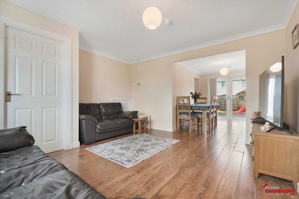 Property photo 3 of 26 Lounge (2)