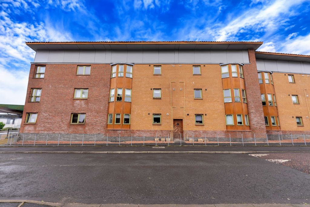 Property photo 1 of 26 2 Bedroom Flat For Sale