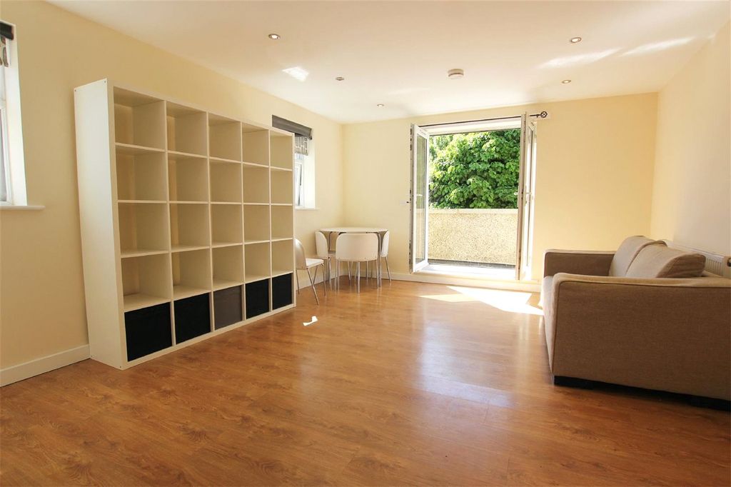 Property photo 1 of 10 Picture No. 16