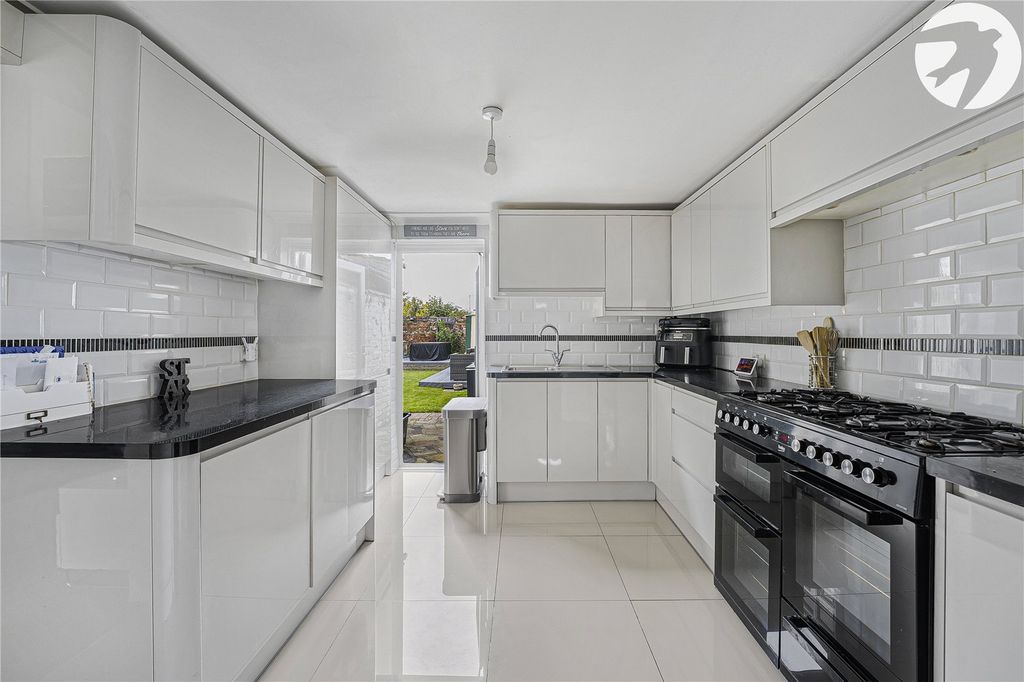 Property photo 2 of 24 Kitchen