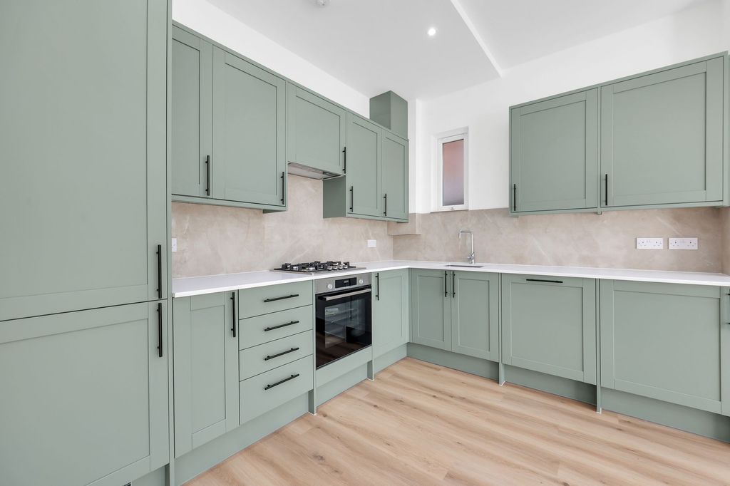 Property photo 2 of 19 Kitchen