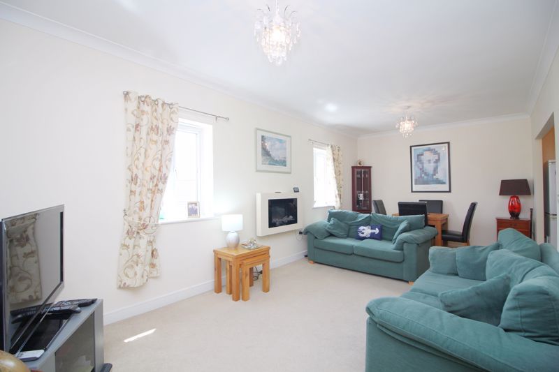 Property photo 2 of 12 Lounge/Diner