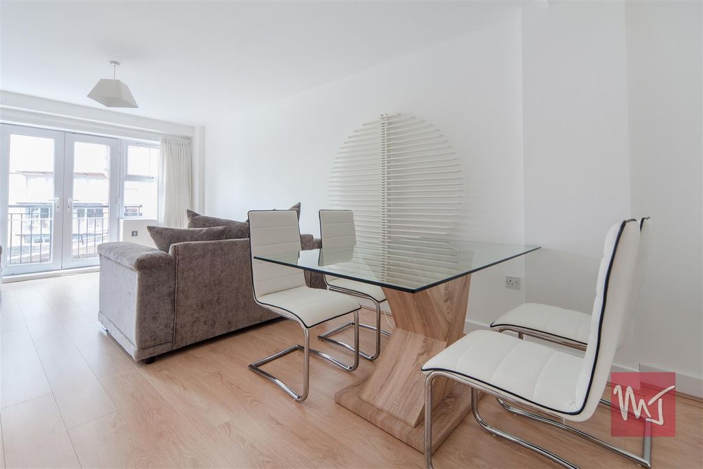 Property photo 2 of 8 Photo 02