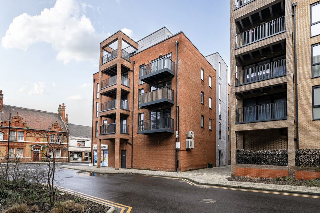 Property photo 1 of 19 1420653-3-69A1654...