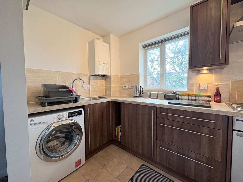 Property photo 3 of 11 Kitchen