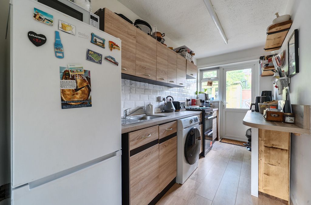 Property photo 3 of 12 1333330-7-688Cf73...