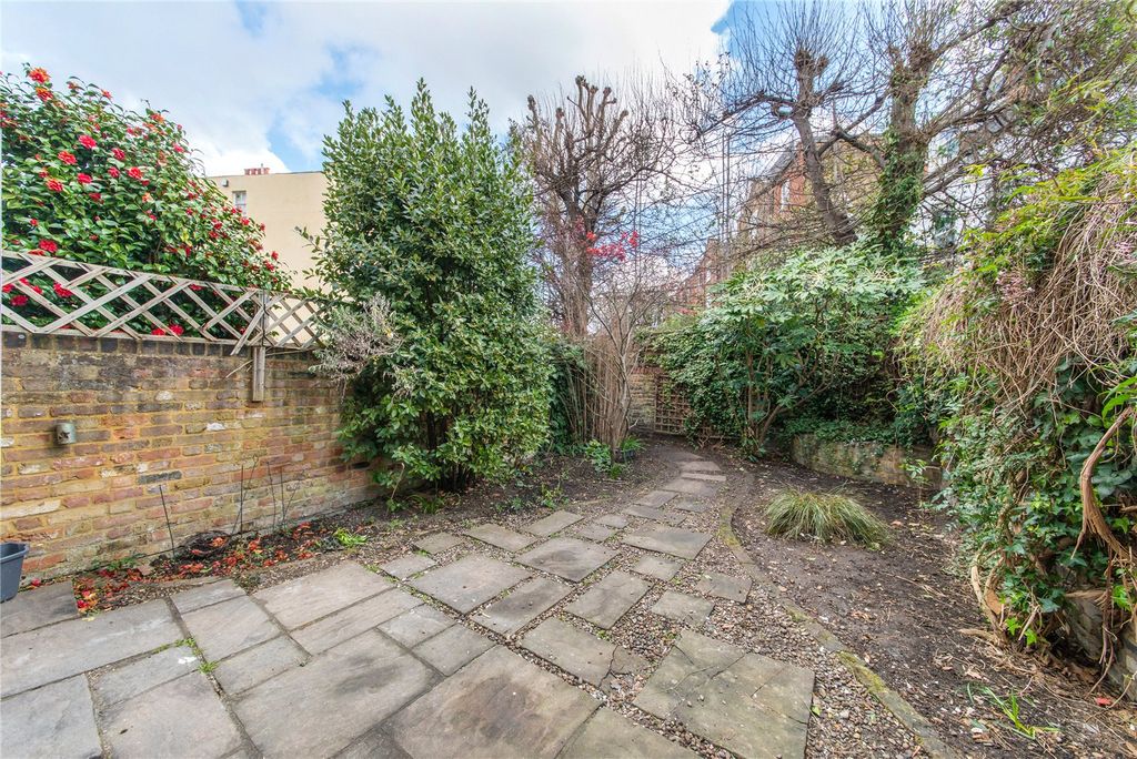 Property photo 3 of 11 Garden