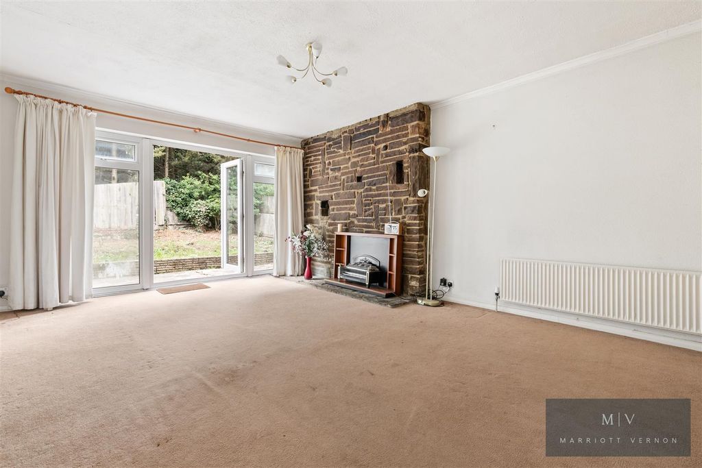 Property photo 2 of 15 Pollards Wood Road 1A MV-9.Jpg