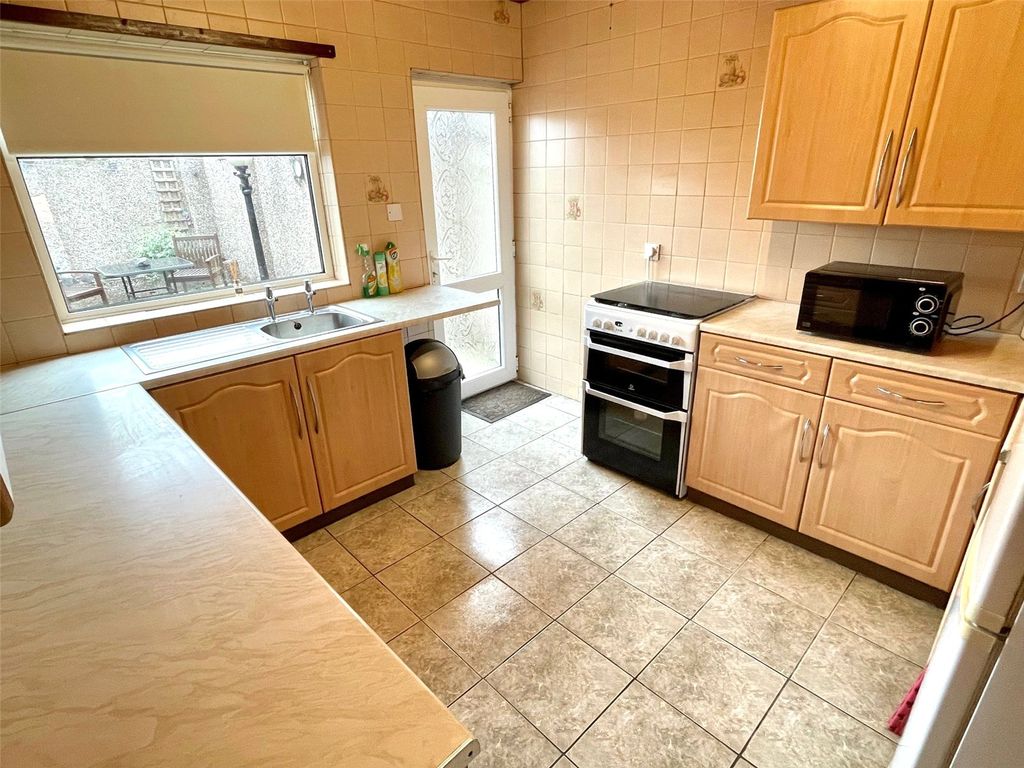 Property photo 2 of 19 Kitchen