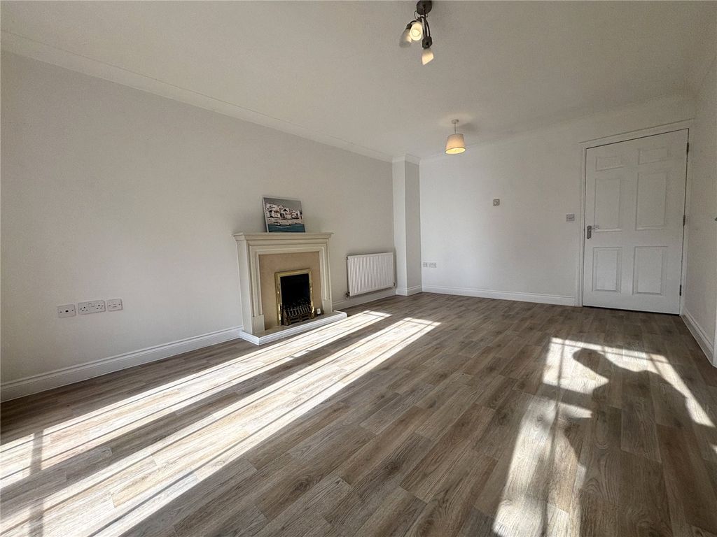 Property photo 2 of 9 Picture No. 17