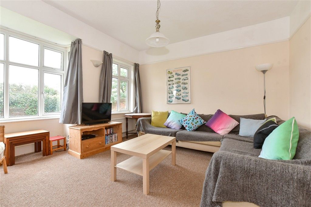 Property photo 2 of 9 Lounge