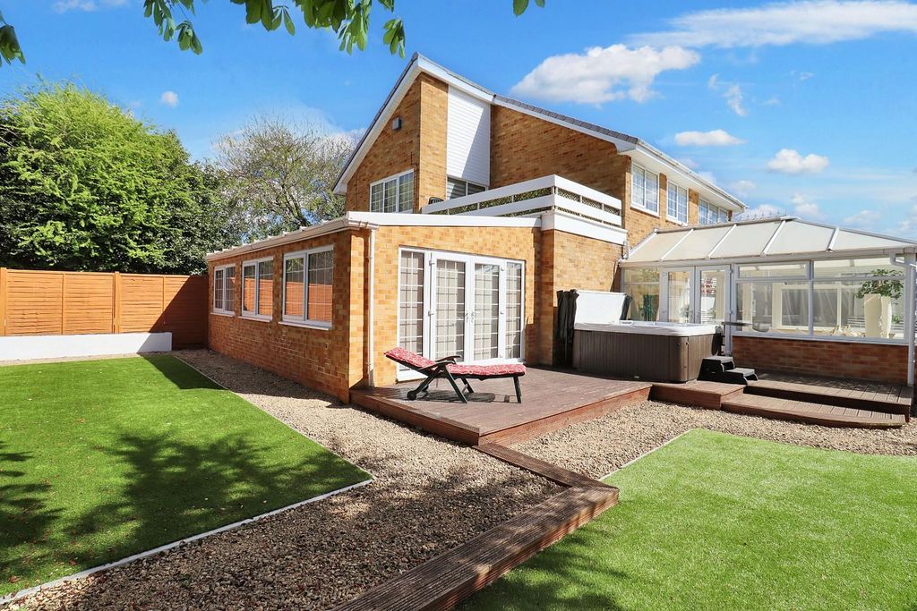 Property photo 2 of 31
