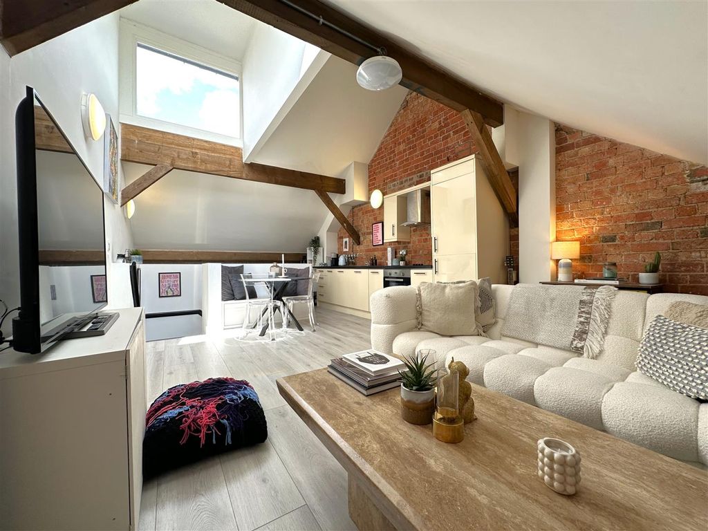 Property photo 2 of 21 Open-Plan Living Space 226