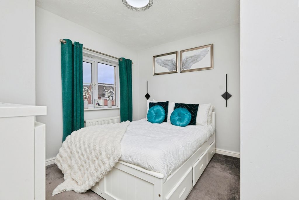 Property photo 3 of 20 Bedroom One