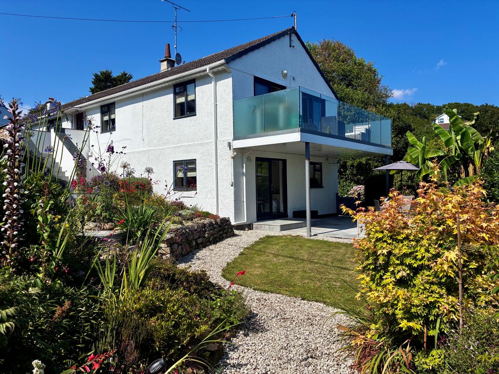 Property photo 1 of 25 5 Bedroom Detached House For Sale