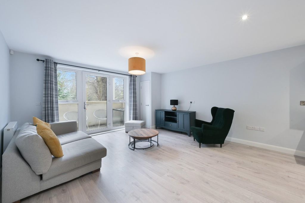 Property photo 2 of 14 Ewell By Pass