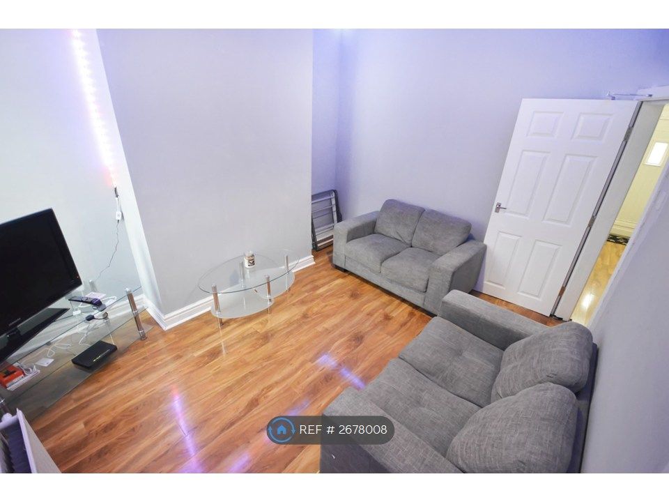 Property photo 2 of 13 Lounge