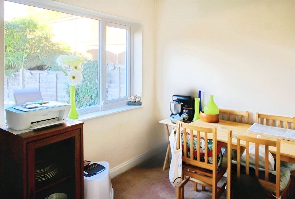 Property photo 3 of 10 Dining Room