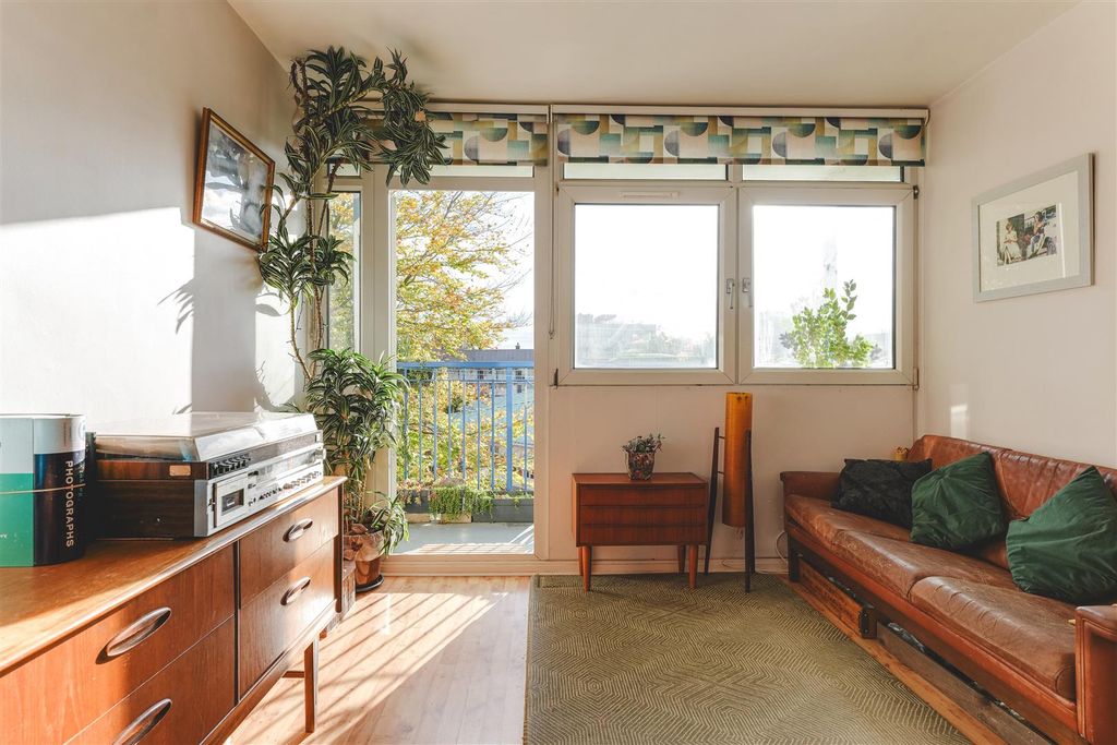 Property photo 1 of 21 Barnes House-11.Jpg