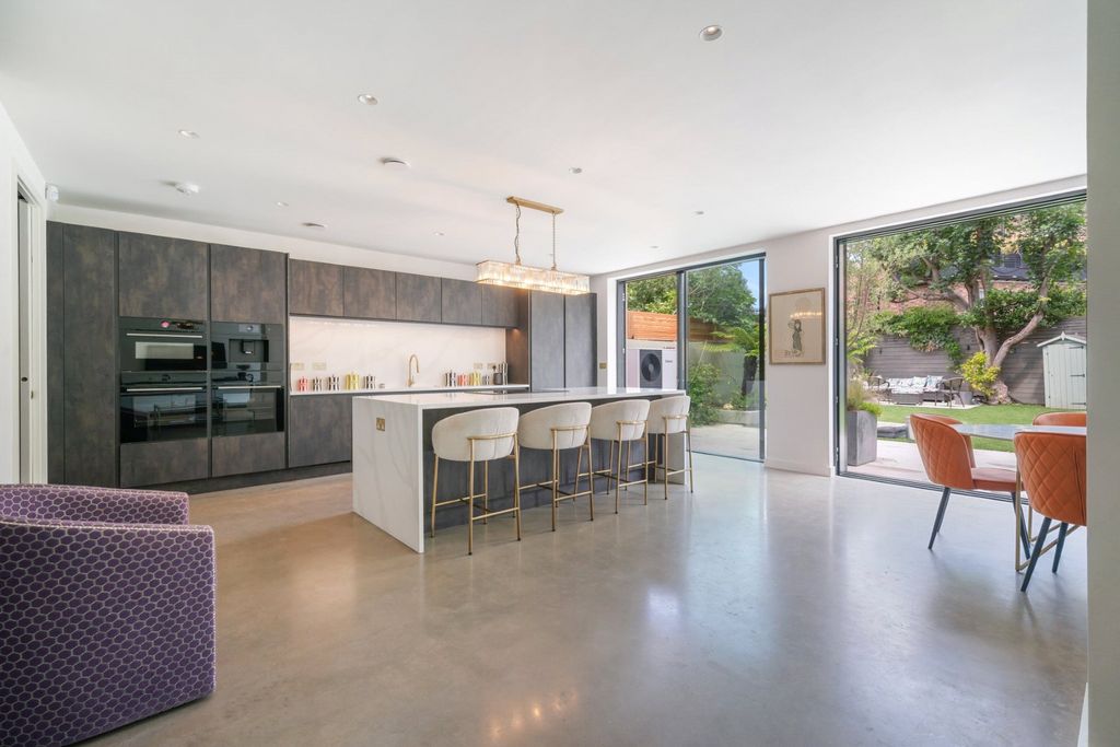 Property photo 2 of 19 Picture No. 02