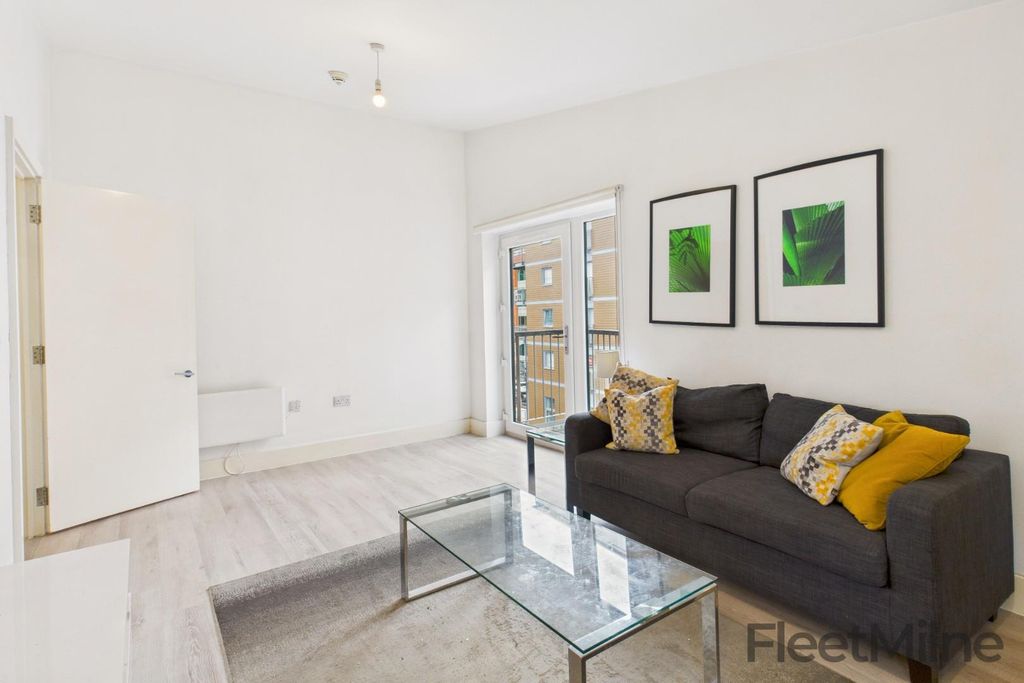 Property photo 1 of 13 Living Room