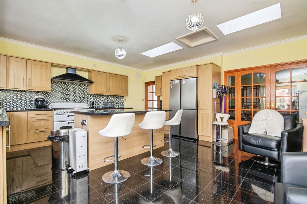 Property photo 2 of 23