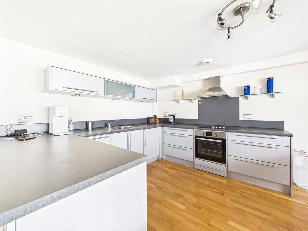 Property photo 2 of 11 Picture No. 30