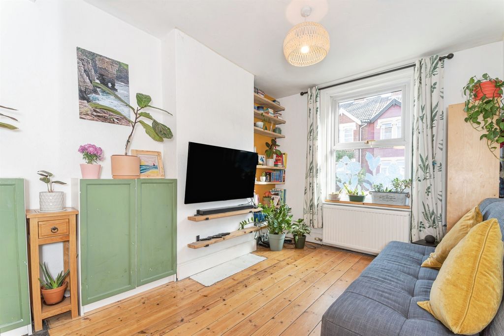 Property photo 2 of 13
