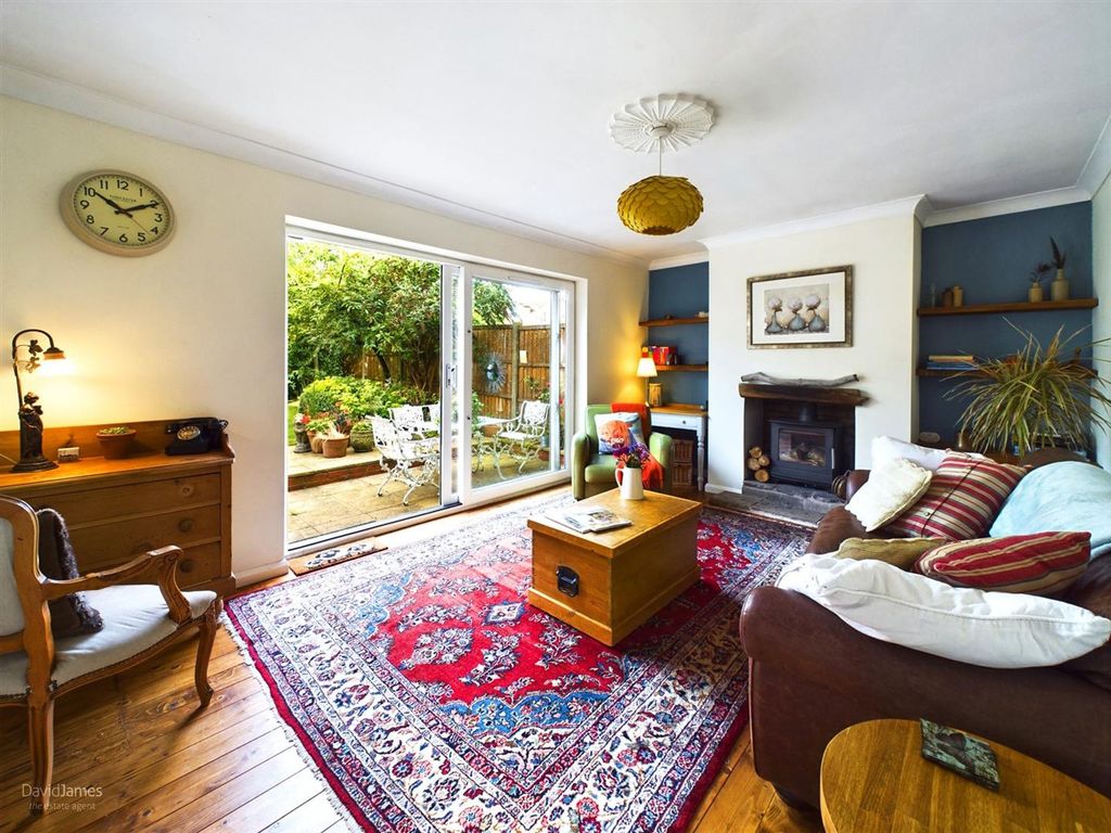 Property photo 2 of 17 Lounge