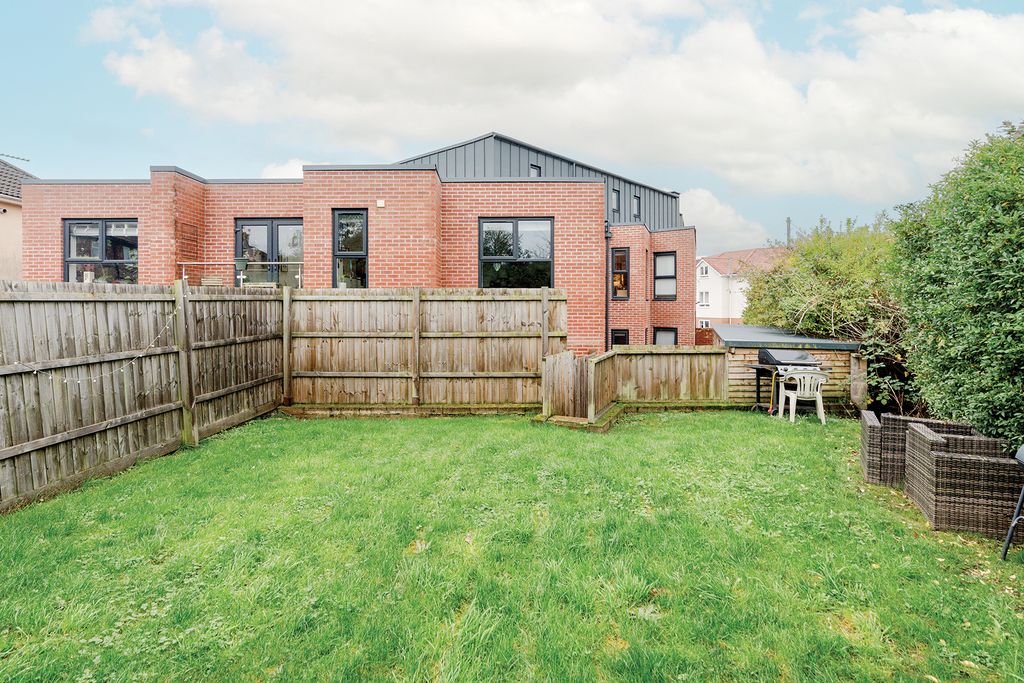 Property photo 2 of 17 Photo 18