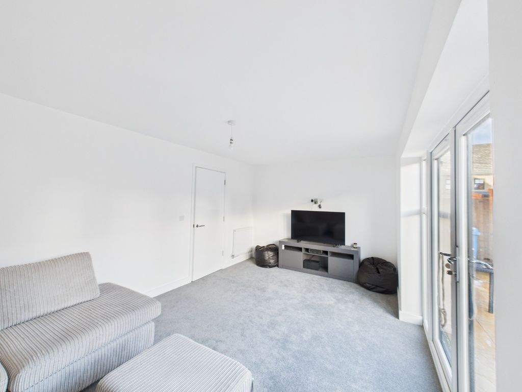 Property photo 3 of 19 4625137