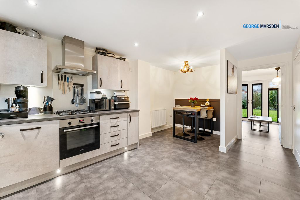 Property photo 3 of 31