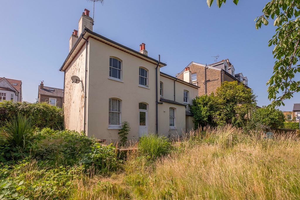 Property photo 2 of 13