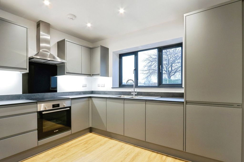 Property photo 2 of 15 Pbox-Img.Jpg