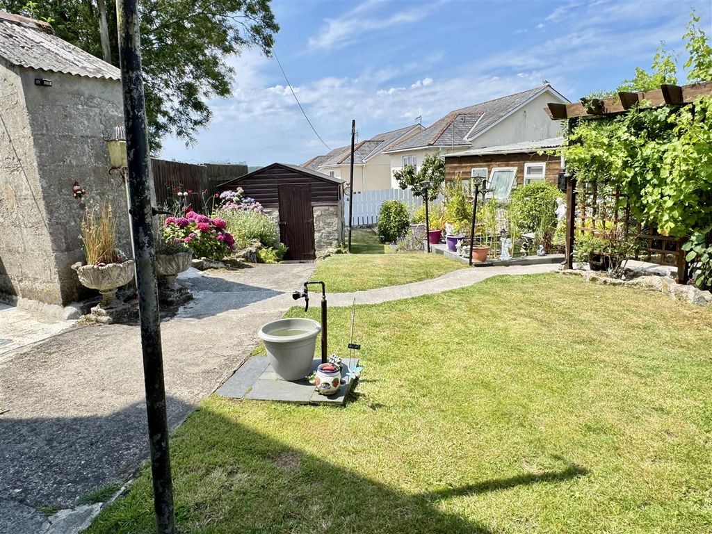 Property photo 2 of 37