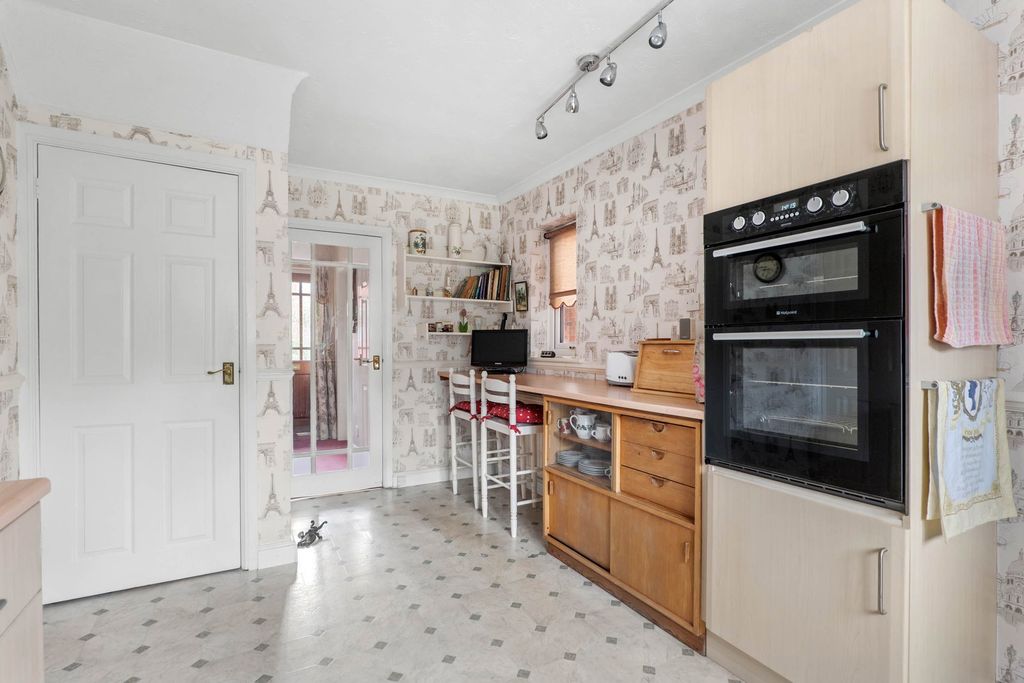 Property photo 3 of 15