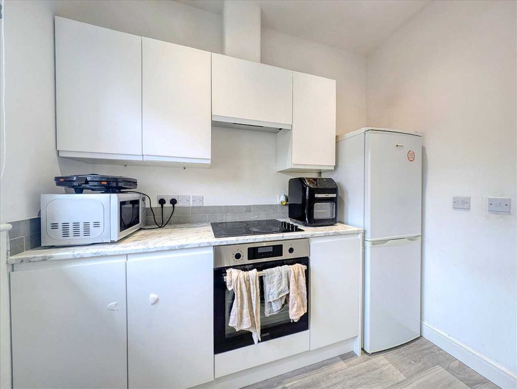 Property photo 2 of 10 Kitchen